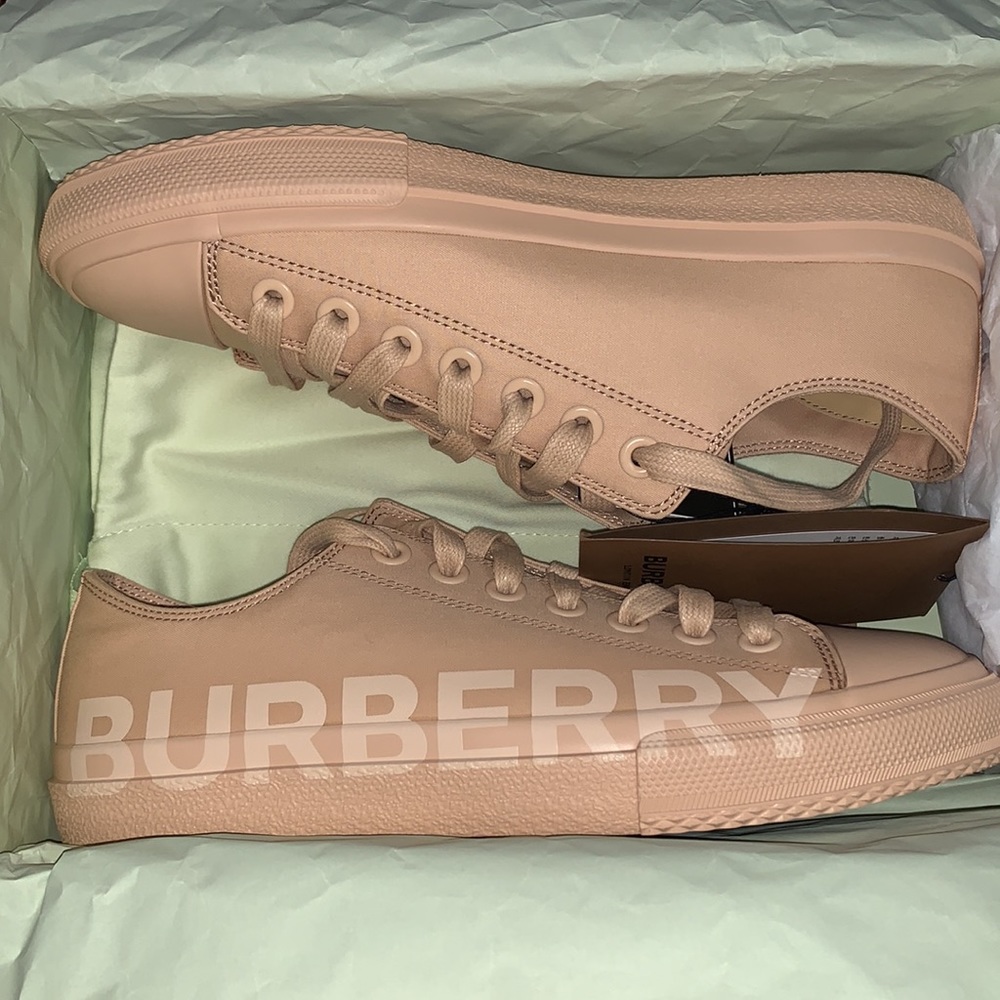 Burberry Larkhall Sneakers in Light Almond Cotton Canvas Sneakers, Sz: 40 (EUR)
